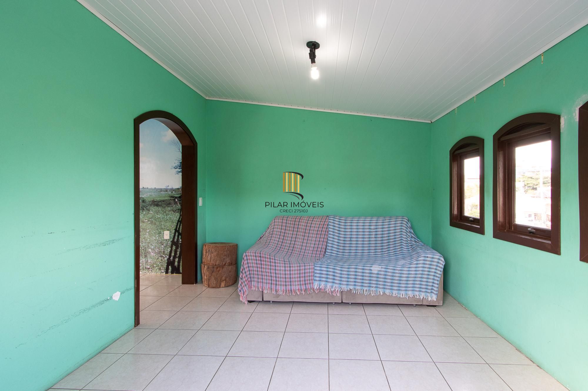 Casa de condomínio, 3 dormitórios, 1 suíte, 1 vaga coberta, no bairro Cristal.