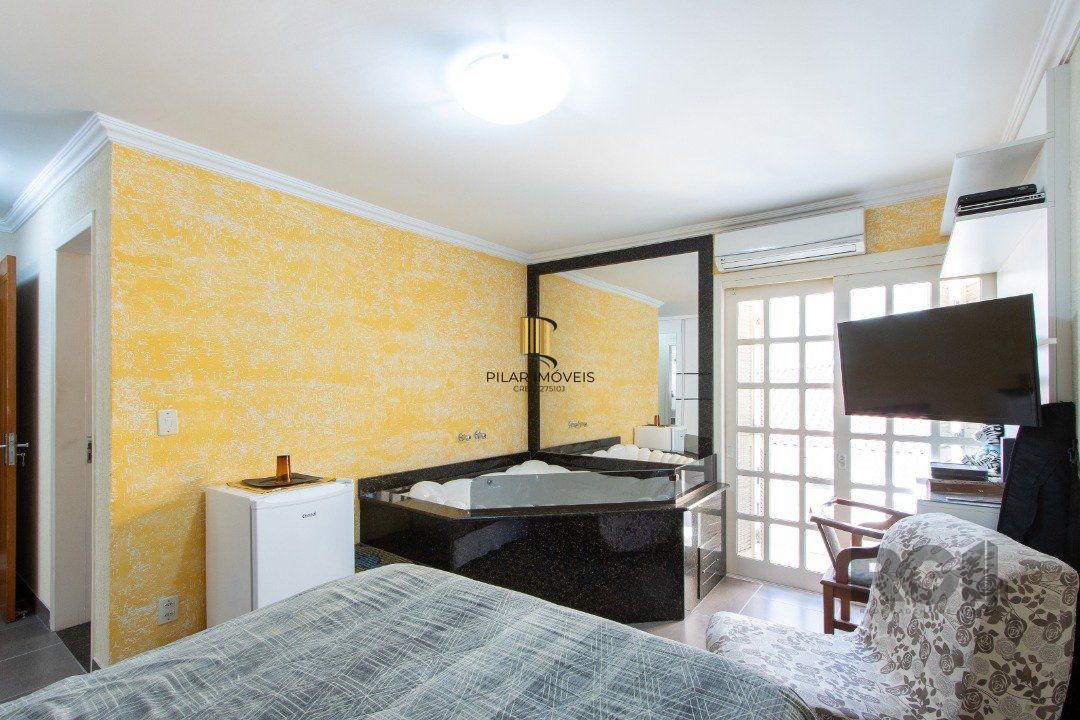 Casa para Venda - 254m², 4 dormitórios, sendo 3 suites, 5 vagas - Espirito Santo