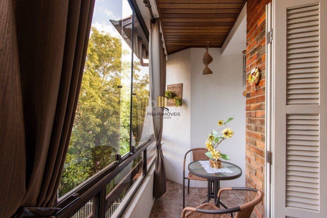 Casa 3 dormitórios no bairro Guarujá