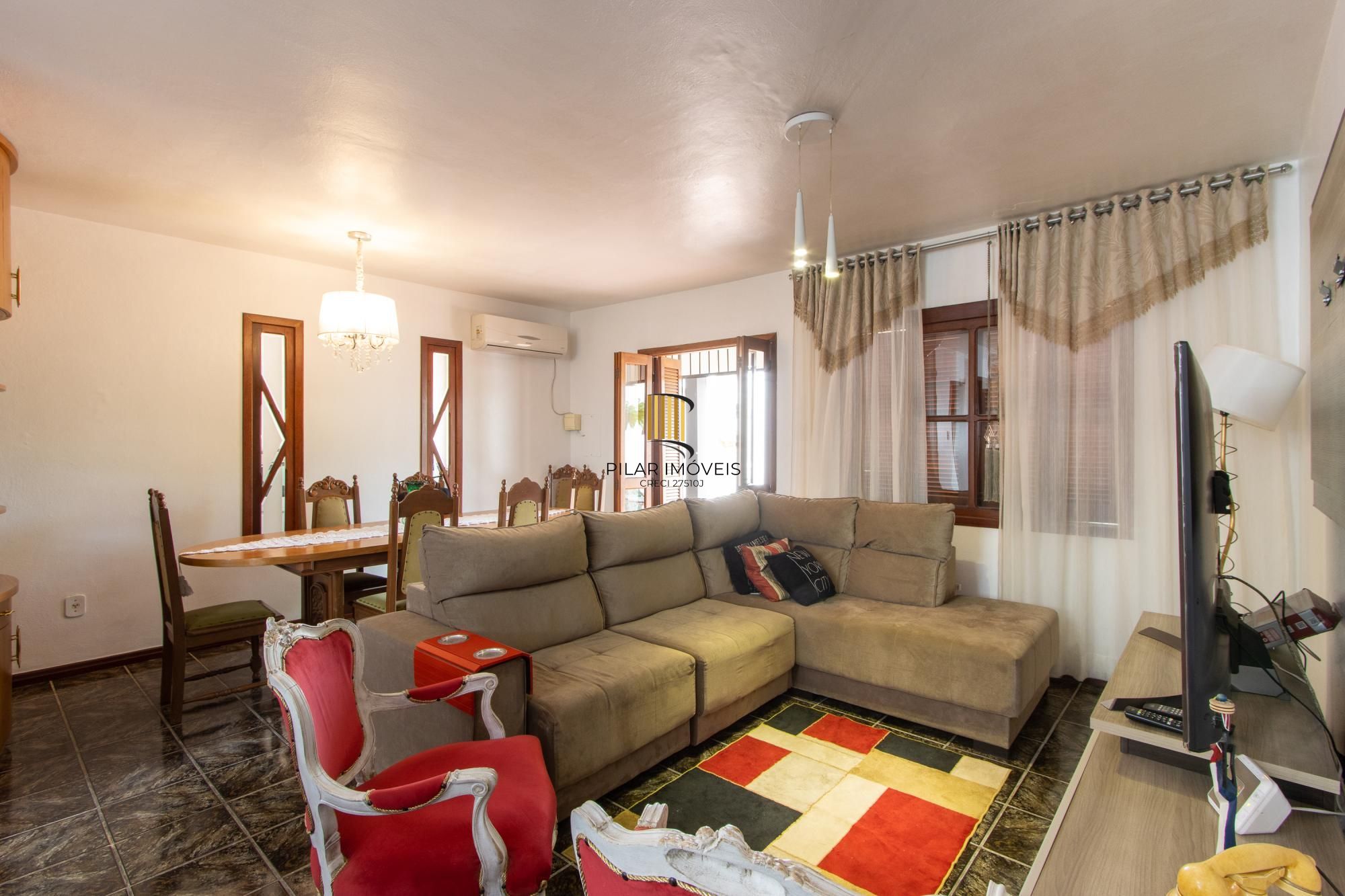 Casa em Vila Nova, Porto Alegre! Com 160m² de área privativa e um total de 899m²