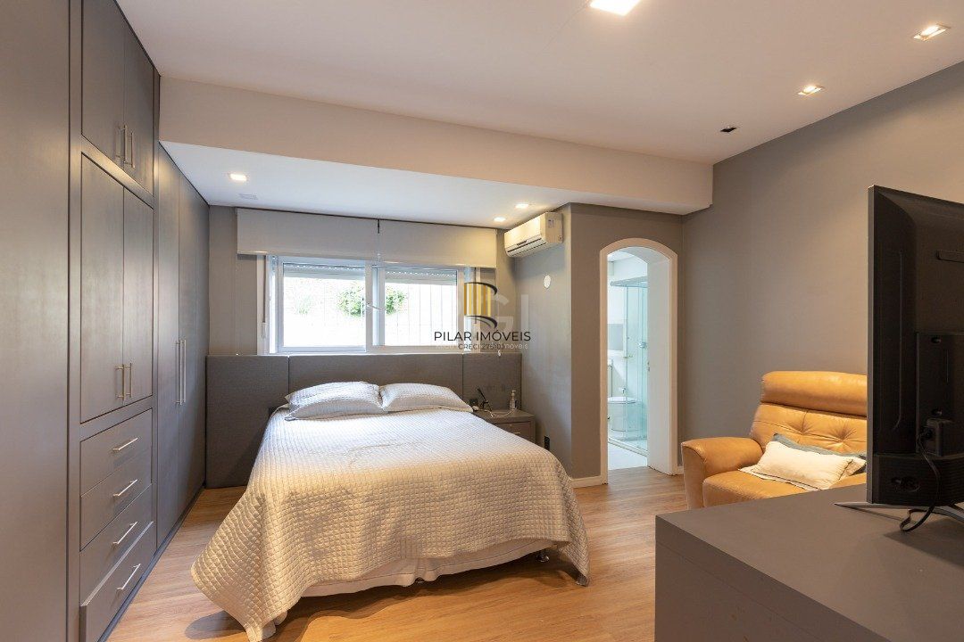 Casa para Venda - 800m², 3 dormitórios, sendo 3 suites, 4 vagas - Vila Assunção