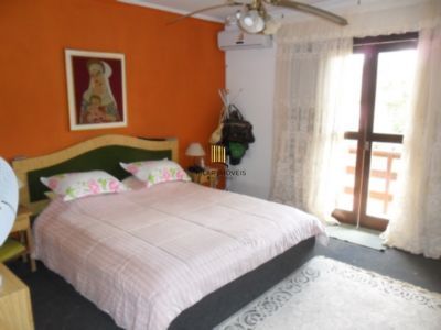 Casa para Venda - 270m², 5 dormitórios, sendo 1 suites, Guarujá