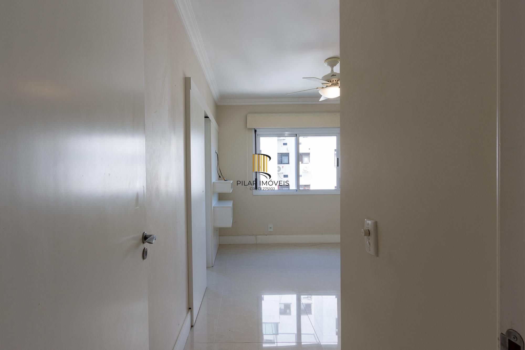 Apartamento de 3 dormitórios, 1 suíte e 2 vagas escrituradas no bairro Tristeza.