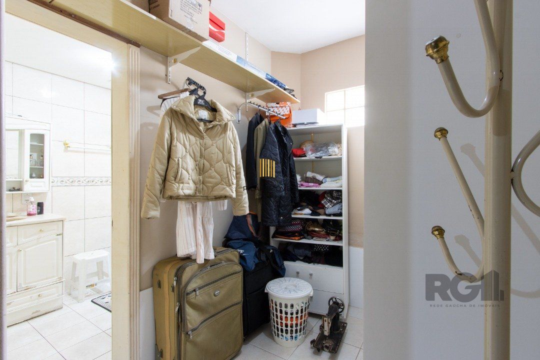 Casa 6 dormitórios no bairro Tristeza