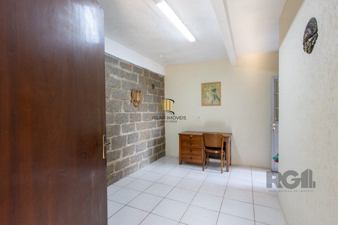 Casa para Venda - 220m², 3 dormitórios, sendo 2 suites, 5 vagas - Espirito Santo