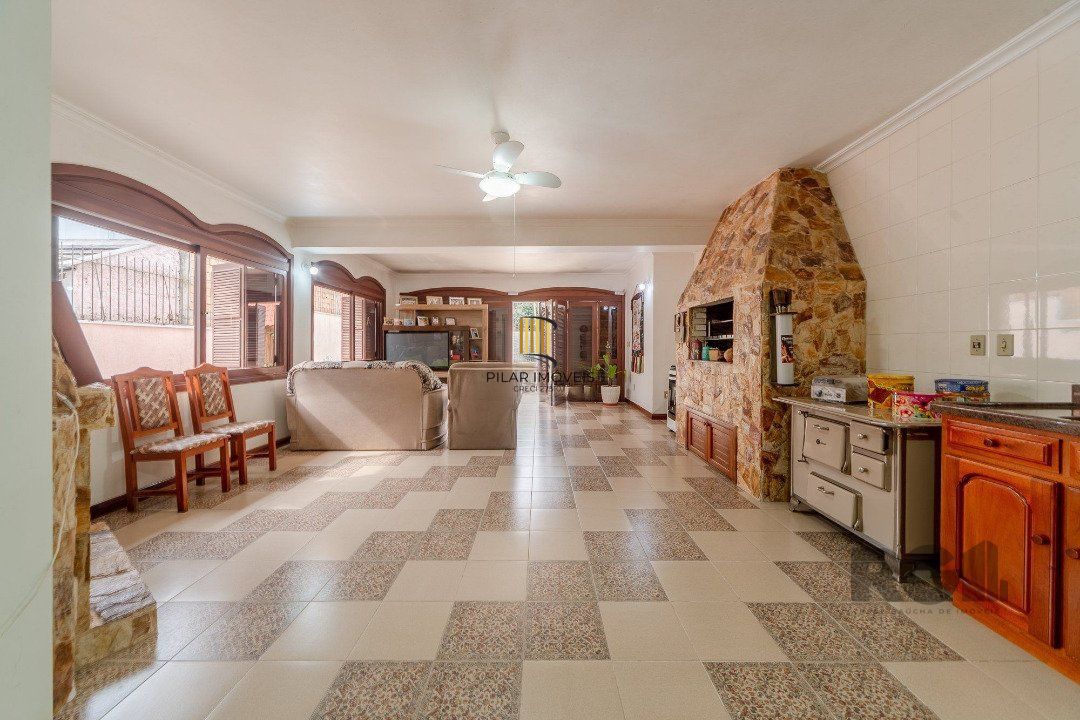 Casa para Venda - 646m², 4 dormitórios, sendo 2 suites, 4 vagas - Jardim Isabel