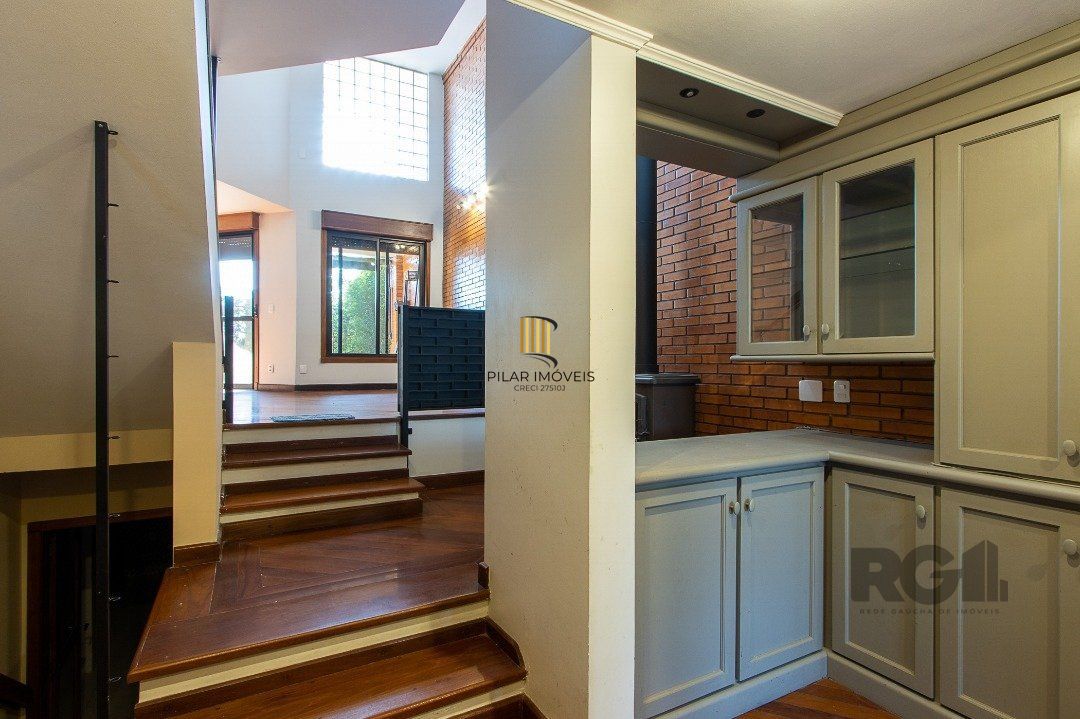 Excelente casa de 3 andares em condomínio fechado