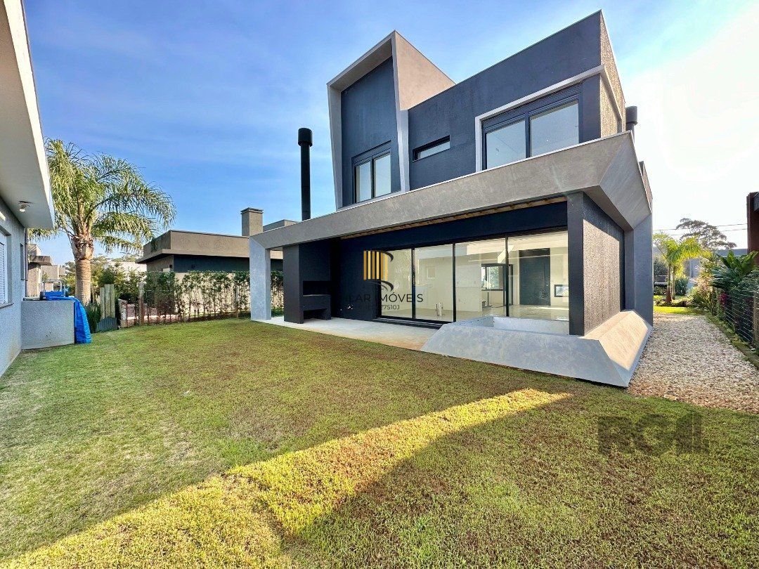 Casa de Condomínio 3 dormitórios no bairro Dubai