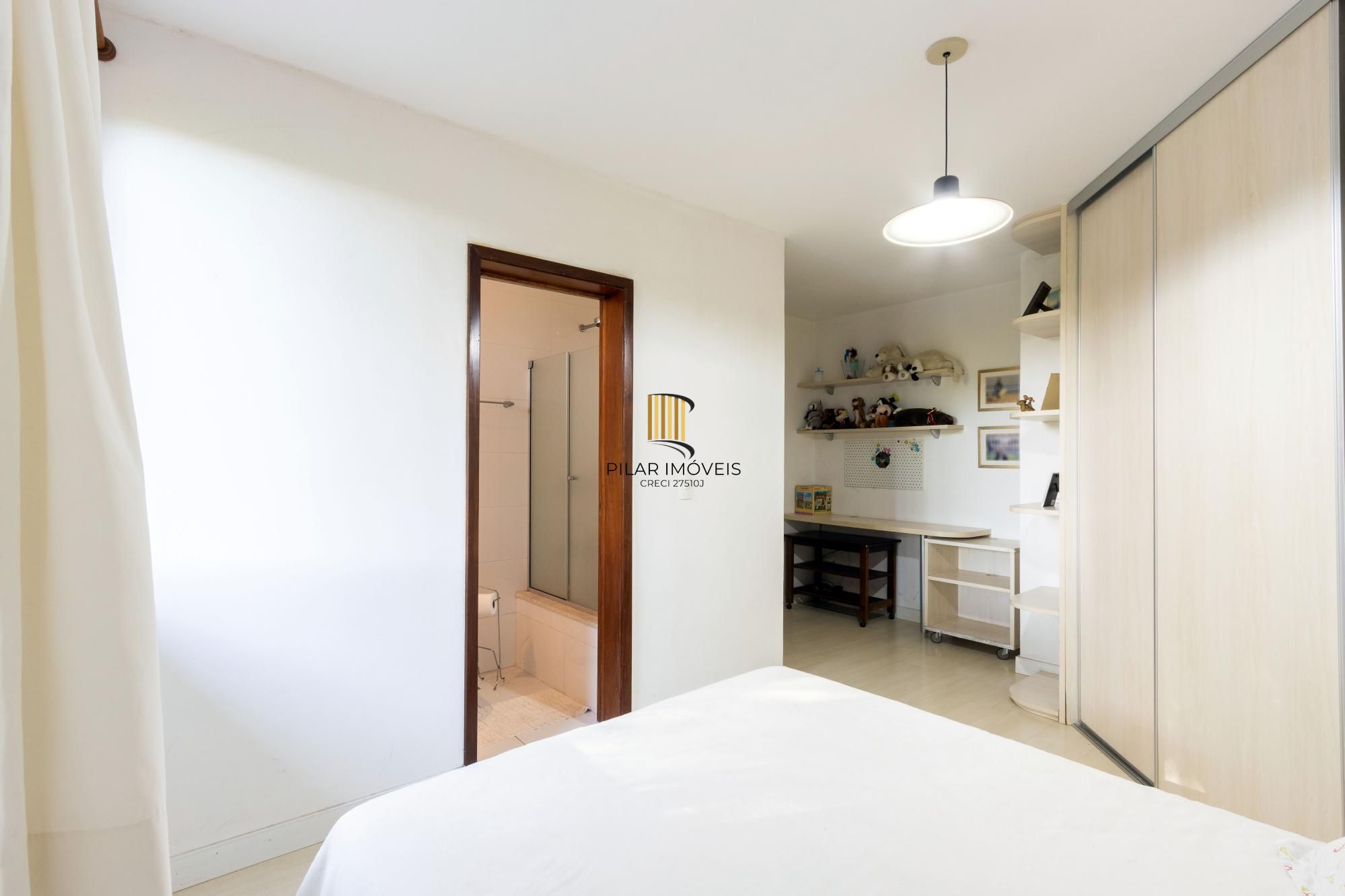 Casa de Condomínio 4 dormitórios no bairro Cavalhada