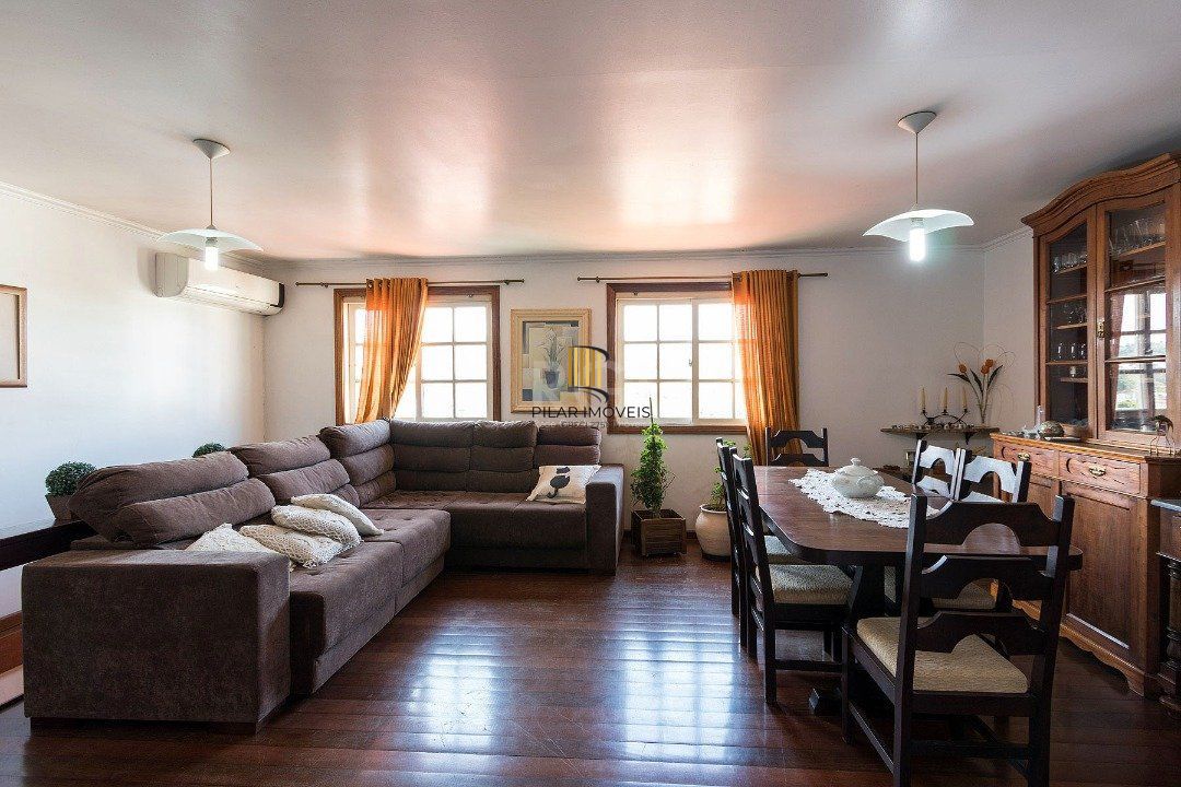 Casa para Venda - 320m², 5 dormitórios, sendo 2 suites, 3 vagas - Tristeza