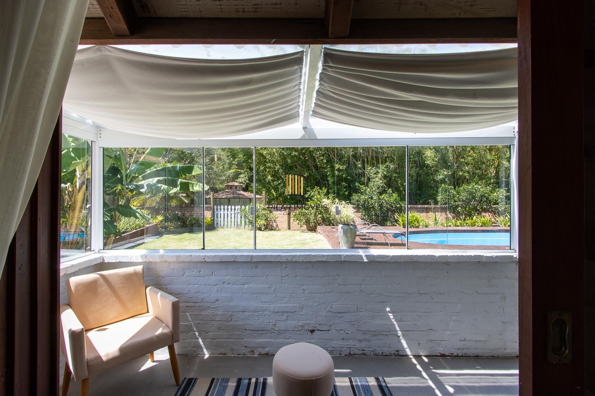 Casa 4 suites no Terra Ville, com home office, estar íntimo, 4 vagas e piscina.