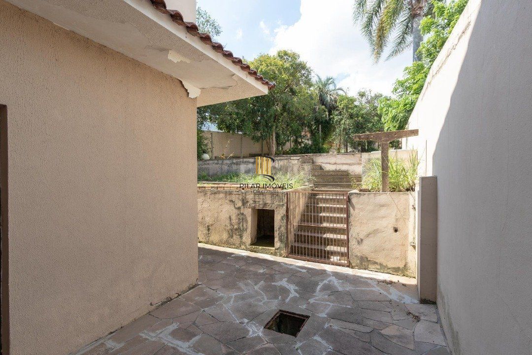 Casa para Venda - 460m², 4 dormitórios, sendo 1 suites, 4 vagas - Cristal