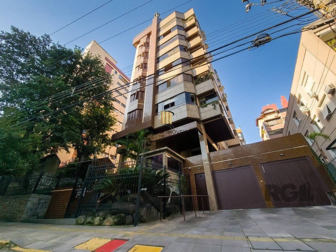 Cobertura com 222m² privativos, 3 quartos, 1 suite, lareira, piscina, 2 vagas no Bairro Rio Branco