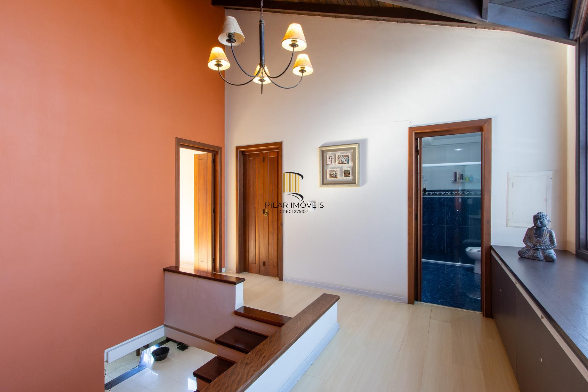 Casa com 3 quartos e 357m² à venda em Tristeza, Porto Alegre.