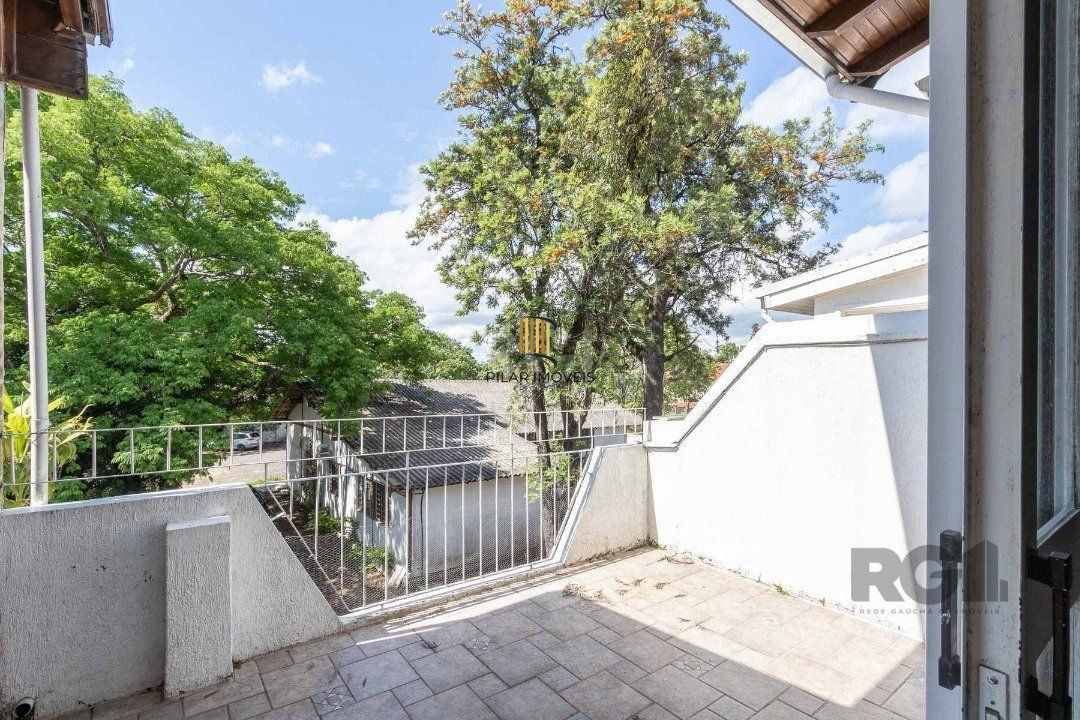 Casa em condomínio com 3 dormitórios, 3 banheiros no bairro Cristal
