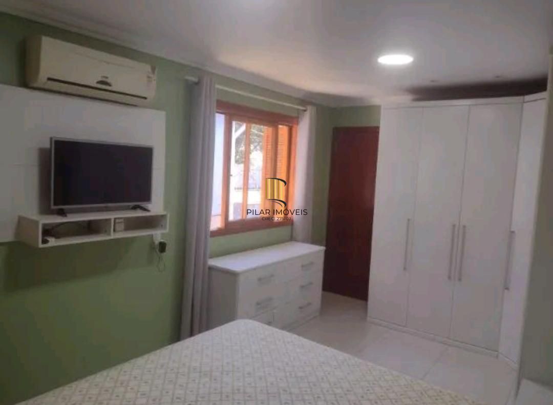 Casa á venda com 3 dormitórios no bairro Lomba do Pinheiro em Porto Alegre.