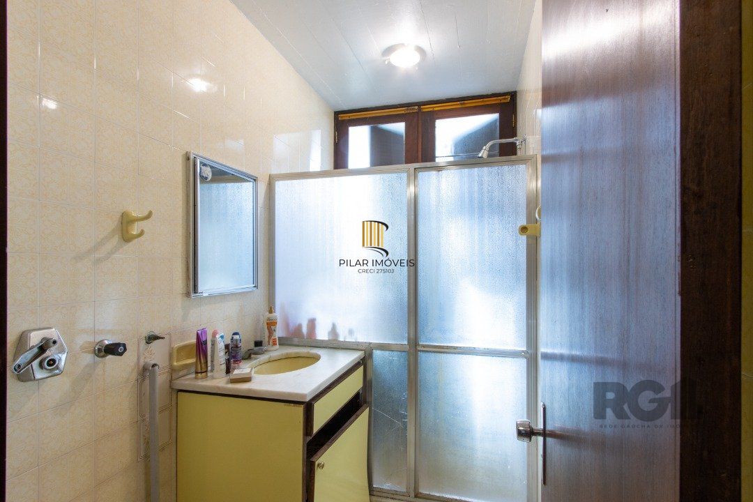 Casa com 724 m² privativos, 4 dormitórios sendo 4 suítes, 6 vagas sendo 3 cobertas