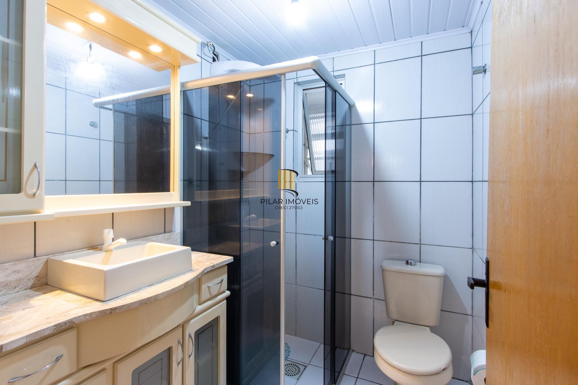 Apartamento térreo com pátio privativo no coração do Menino Deus, 2 dormitórios.