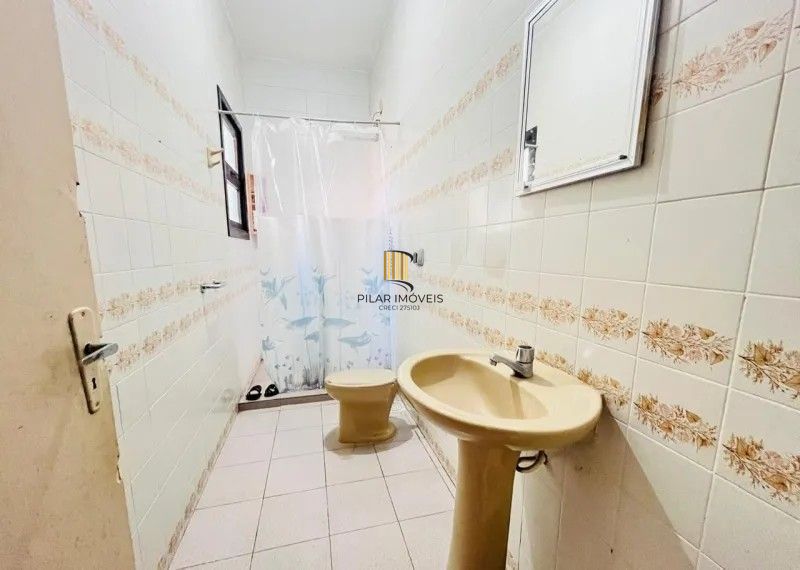 Casa 7 dormitórios no bairro Litoral