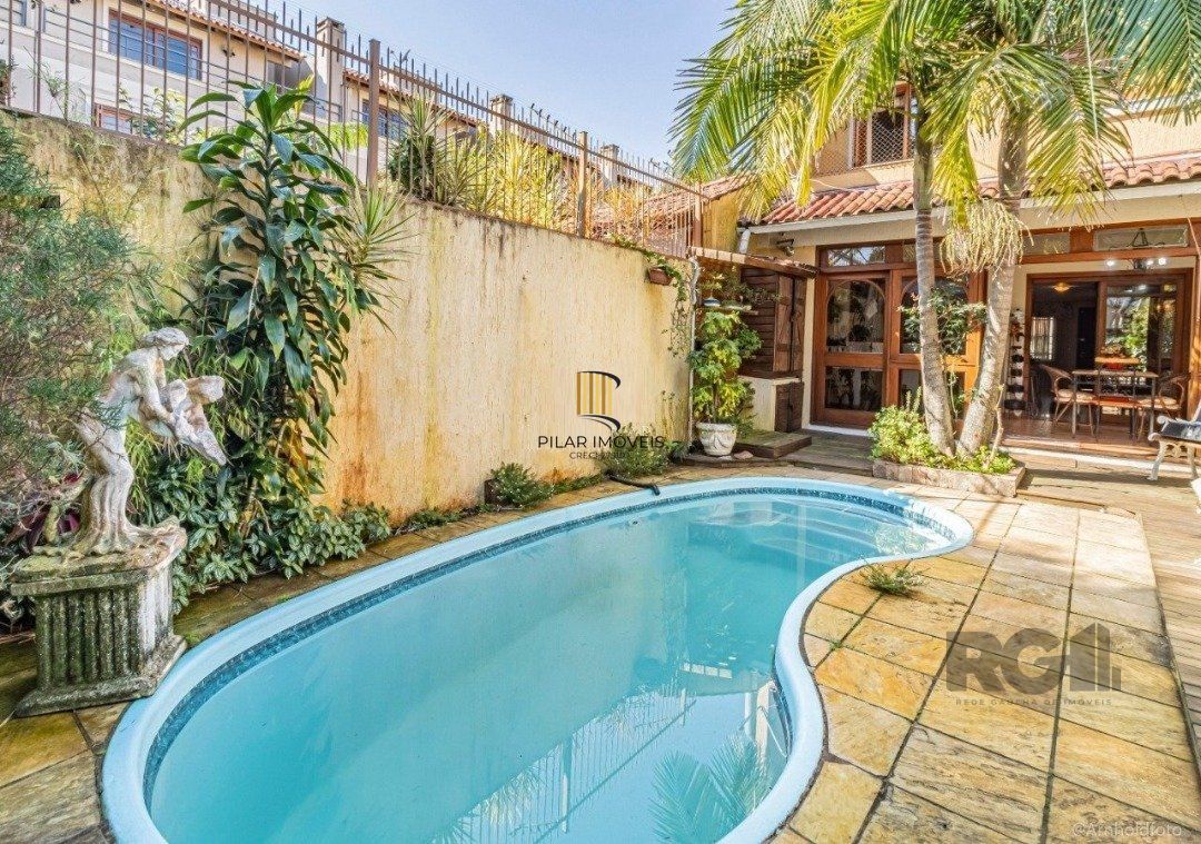 Casa 6 dormitórios no bairro Ipanema