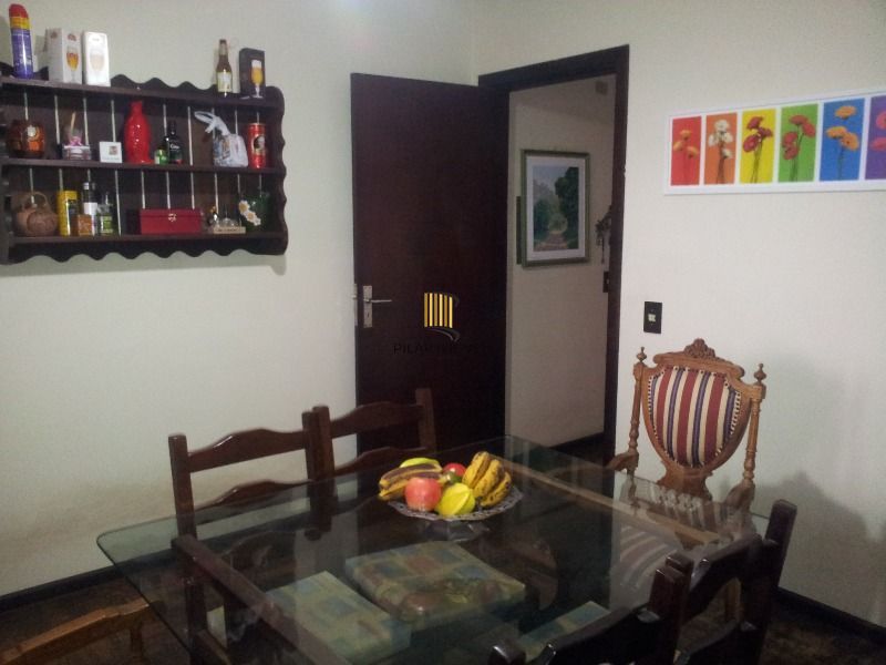 Casa para Venda - 400m², 3 dormitórios, sendo 1 suites, 2 vagas - Cristal