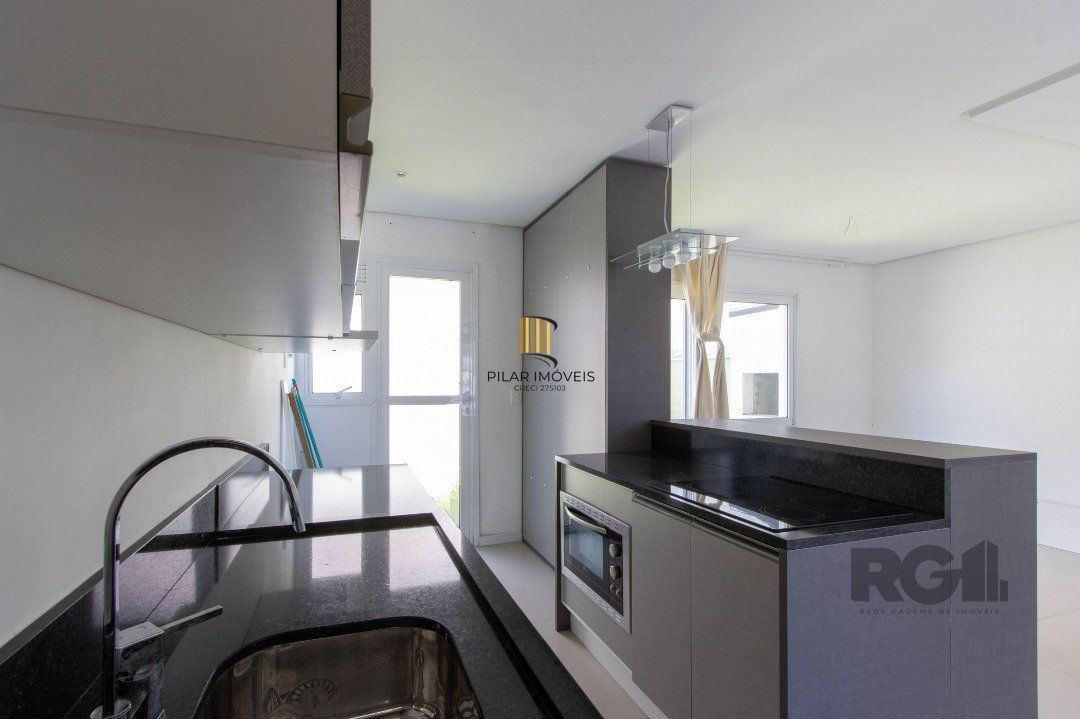 Casa em Condomínio, 197m², 3dormitórios, bairro Glória