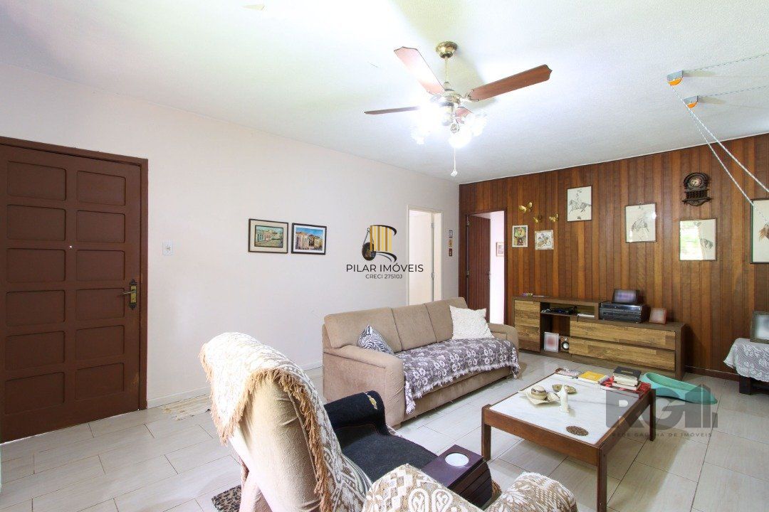 Casa térrea com  hall de entrada ,4 dormitórios