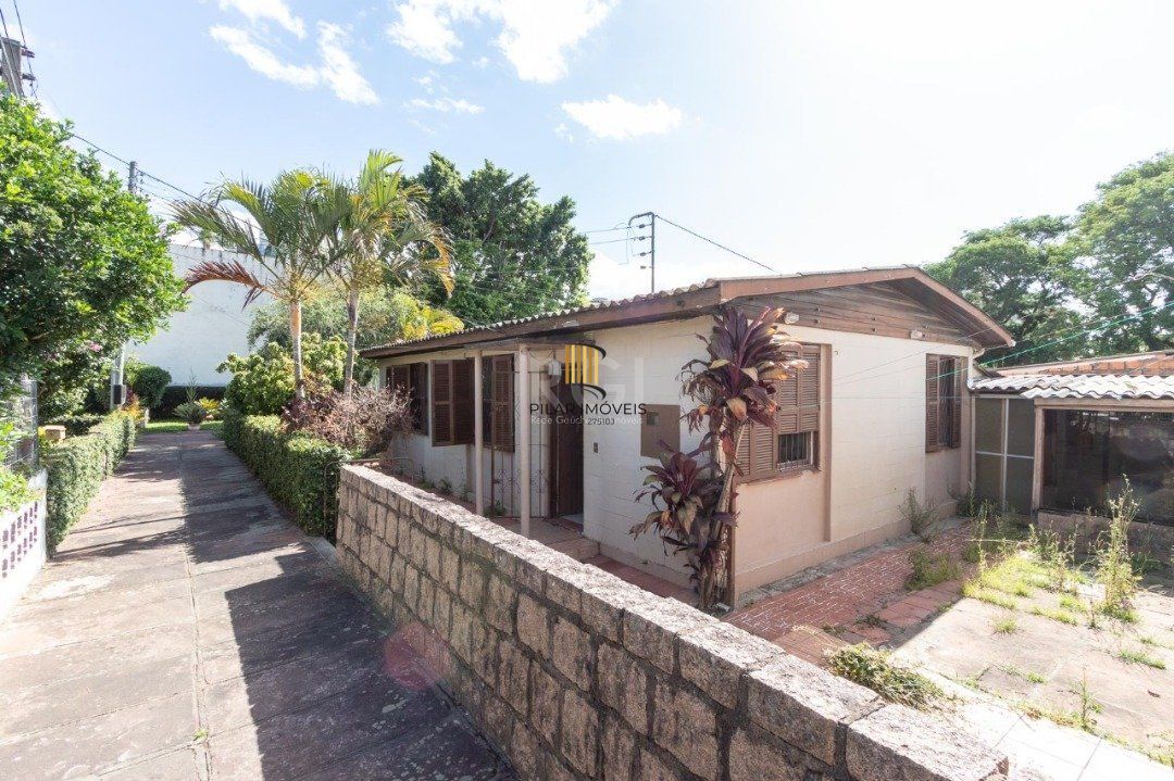Casa térrea no Residencial Butui, possui 3 dormitórios, living espaçoso, cozinha funcional, banheiro social, área de serviço independente e pátio privativo - Pilar Imóveis