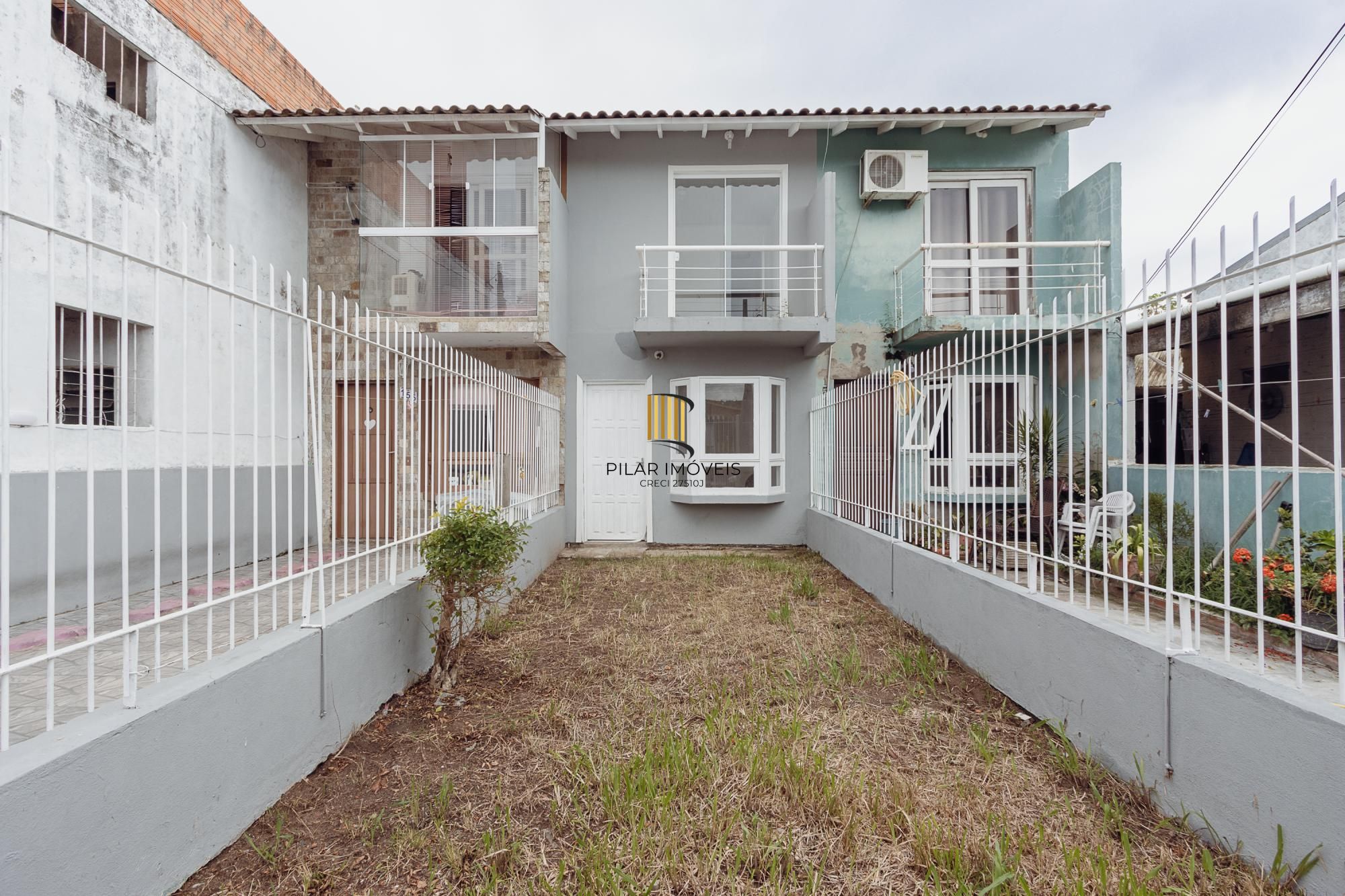 Casa (sobrado), 2 dormitórios, pátio - Bairro Hípica