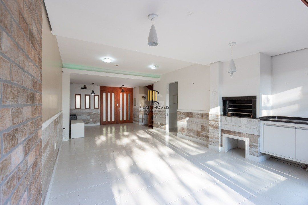 Casa para Venda - 233.34m², 3 dormitórios, sendo 1 suites, 4 vagas - Tristeza