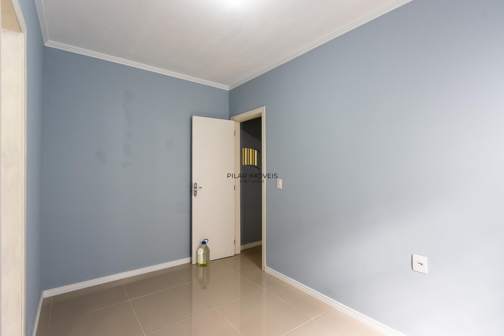 Terreno com 2 casas, 4 quartos, 1 suite - Bairro Cavalhada