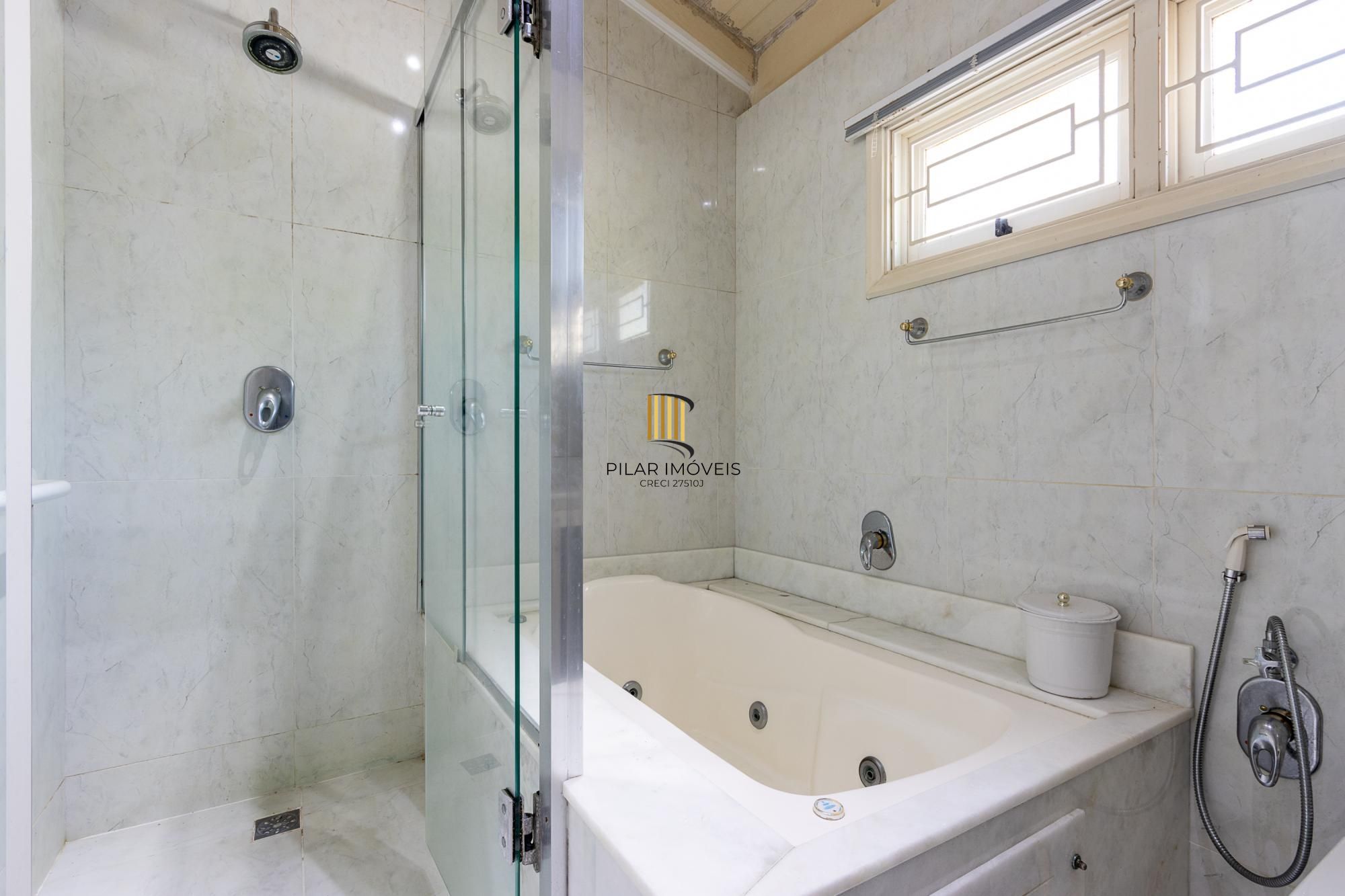 Residência em endereço nobre na Vila Assunção, com vista privilegiada para o Guaíba e clubes náuticos!