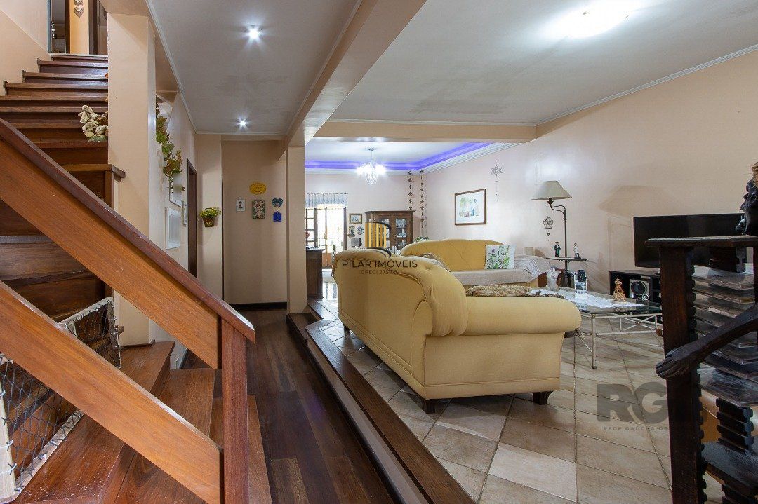 Casa para Venda - 300m², 3 dormitórios, sendo 1 suites, 4 vagas - Nonoai