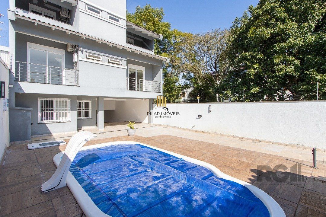 Casa 4 dormitórios no bairro Nonoai