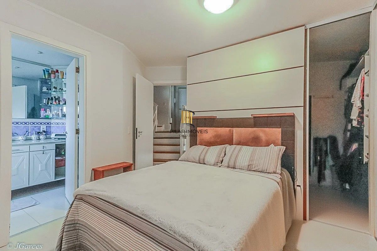 Casa em Condomínio à venda com 286m², 3 dormitórios, 1 suíte, 3 vagas, no bairro Jardim Isabel em Porto Alegre
