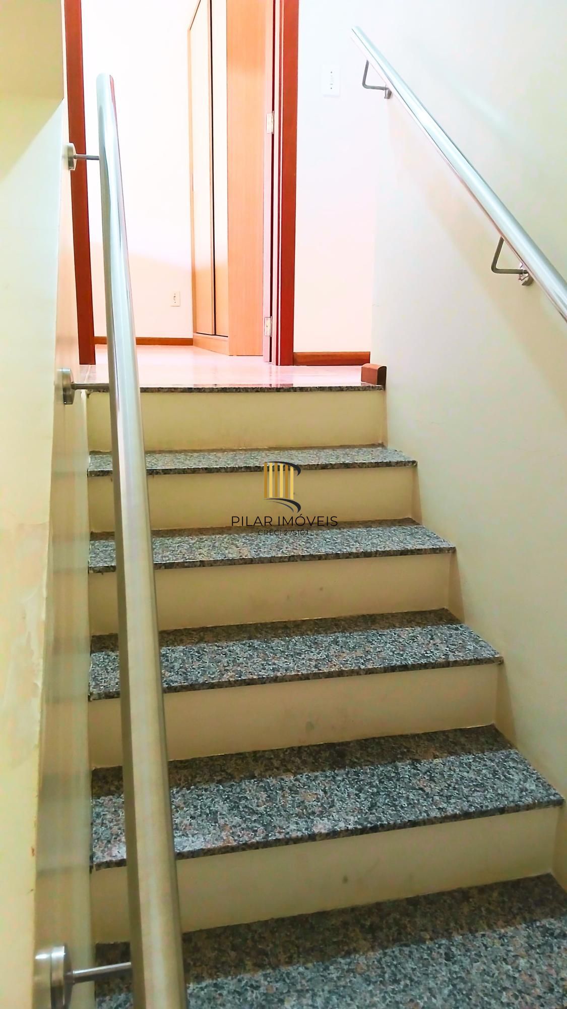 Casa aconchegante com 3 dormitórios, piscina e lareira