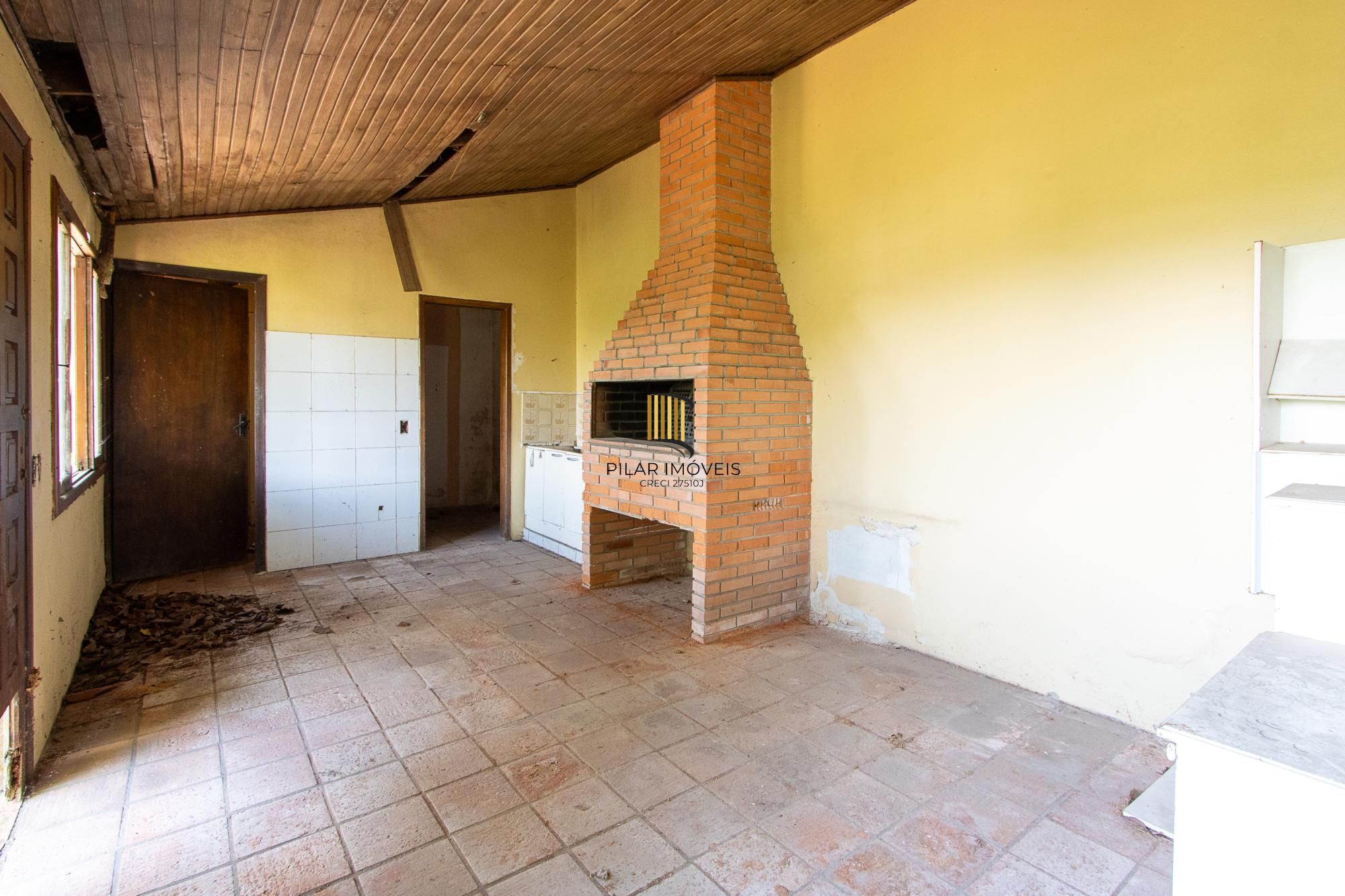 Casa para Venda - 320m², 3 dormitórios, sendo 1 suites, 4 vagas - Cristal