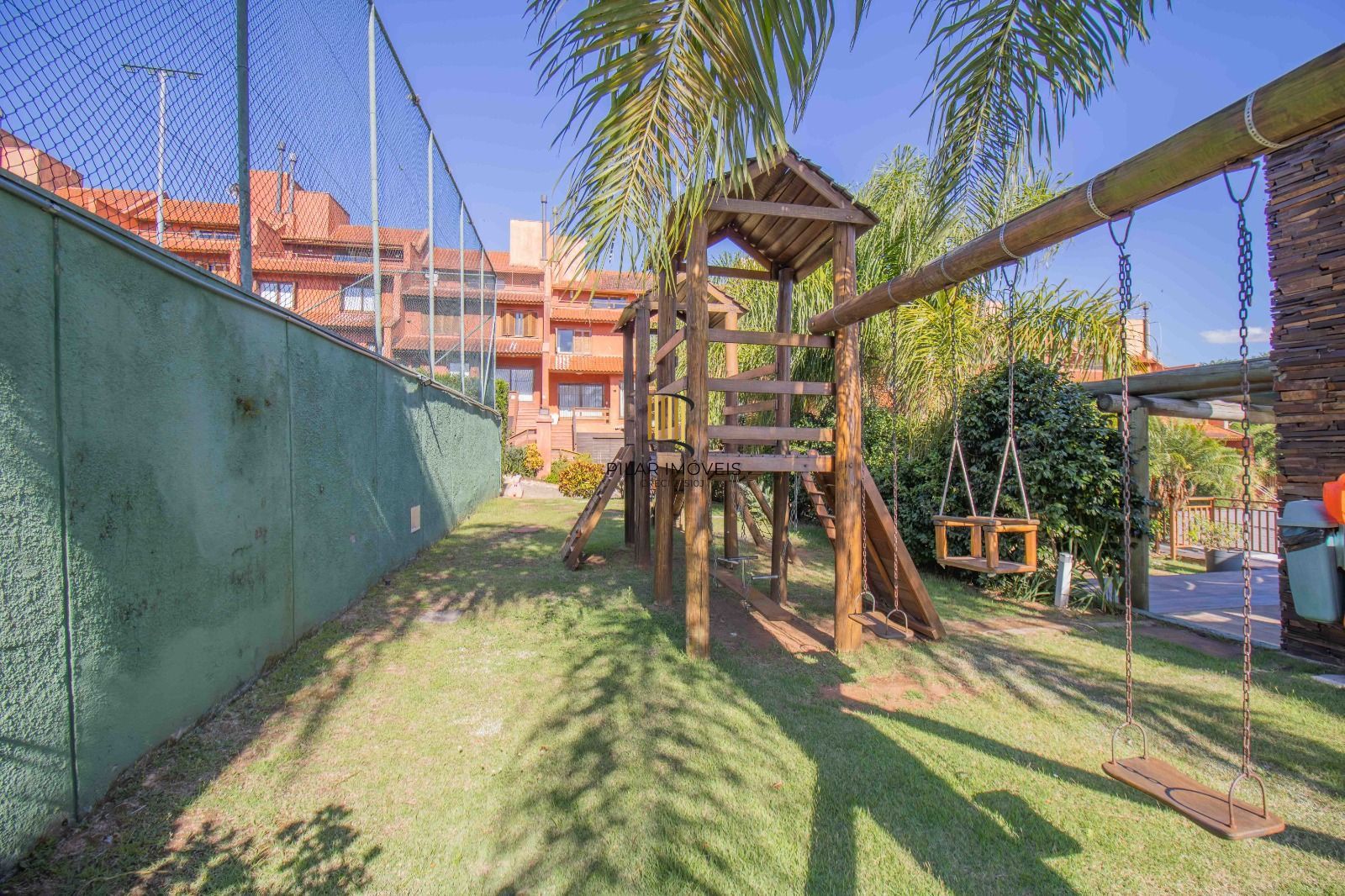 Casa Condominio para Venda - 286.89m², 4 dormitórios, sendo 2 suites, 2 vagas - Cristal