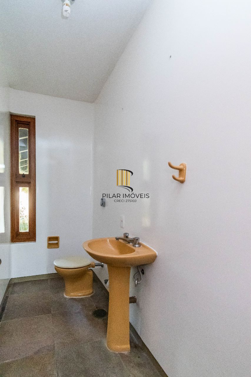 Casa à venda com1981m², 13 dormitórios, 4 suítes, 30 vagas, terreno de 1,2 hectares, no bairro Pedra Redonda em Porto Alegre