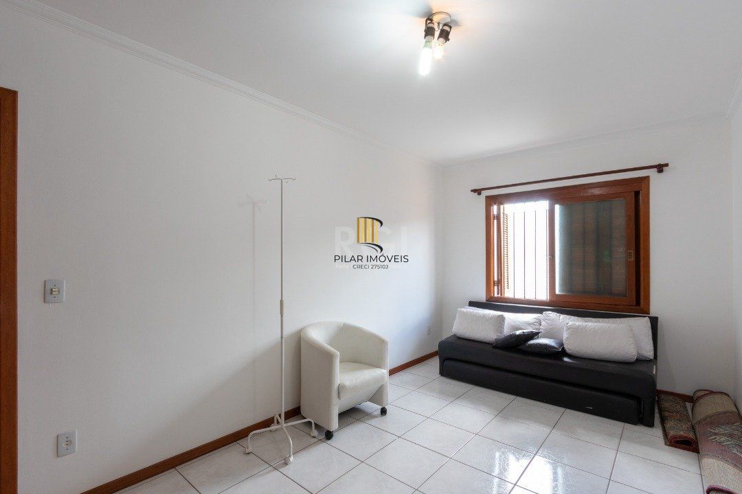 Casa para Venda - 247m², 3 dormitórios, sendo 1 suites, 4 vagas - Vila Nova