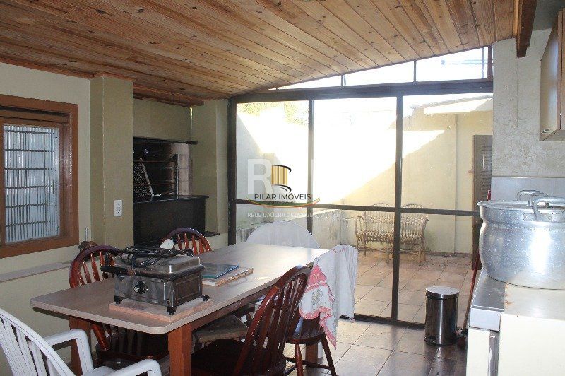 Casa para Venda - 220m², 4 dormitórios, 9 vagas - Cristal