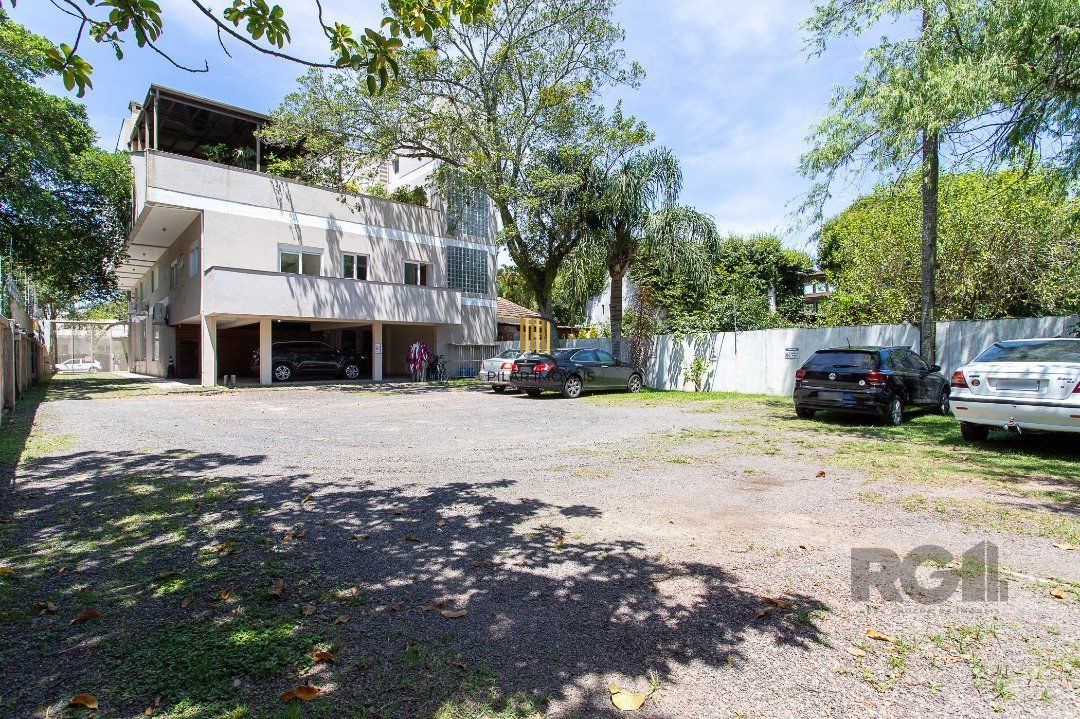 Apartamento com uma cobertura horizontal com 329,10 m² privativos com suíte