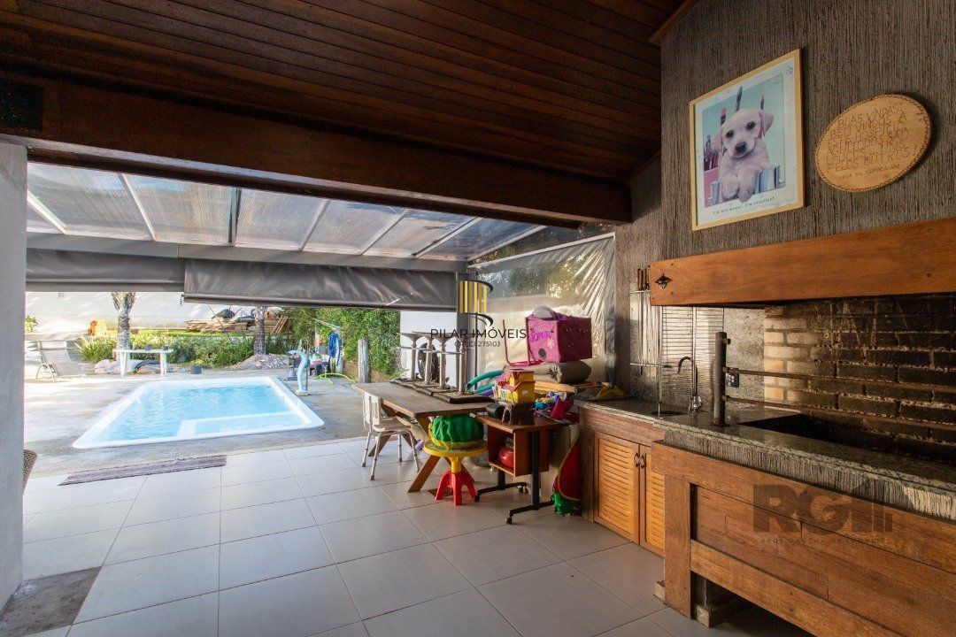 Casa de Condomínio 4 dormitórios no bairro Belém Novo