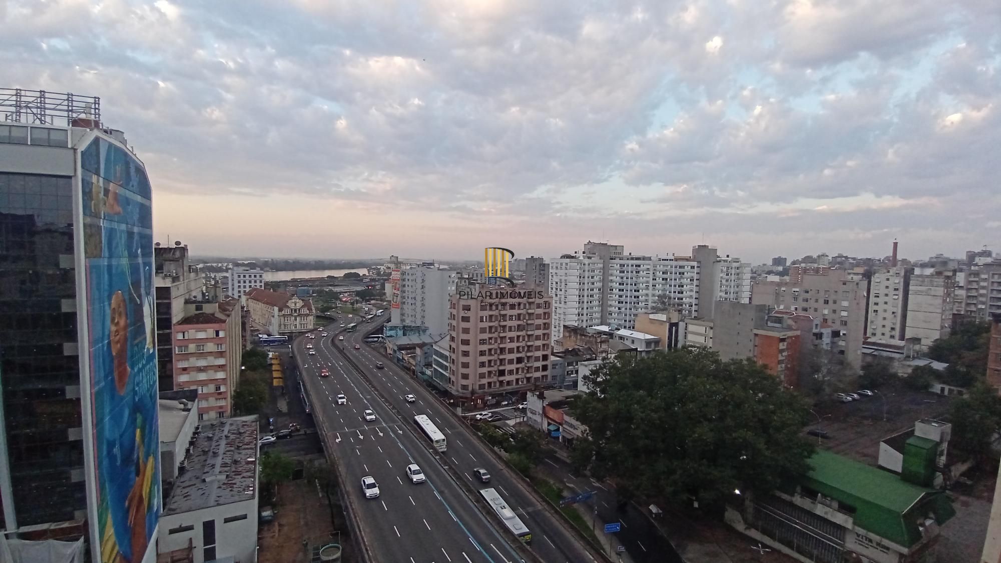 Apartamento com 4 dormitórios no Centro de Porto Alegre