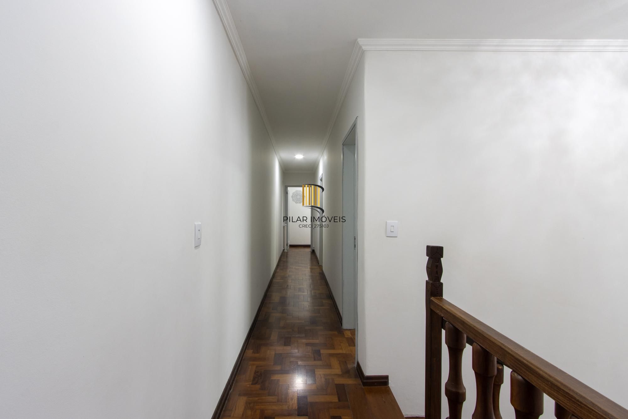 Casa TODA Reformada à Venda  – Mobiliada