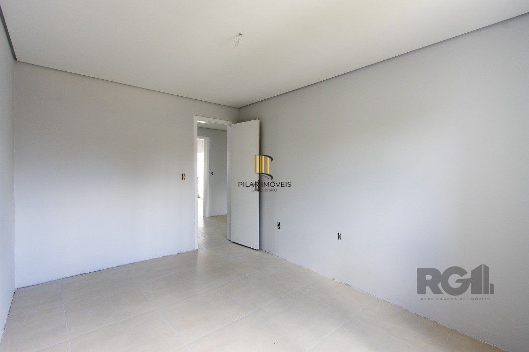 Casa  no Bairro Hípica, 100% reformada, 2 dormitórios, 1 vaga de garagem.