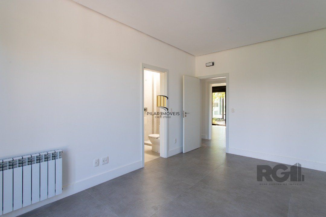A Casa Le Mans, uma residência térrea de esquina com 389,48m2 de área coberta