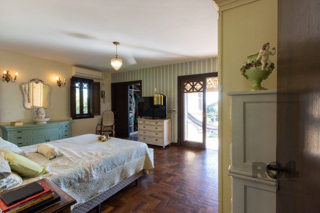 Casa para Venda - 323.49m², 4 dormitórios, sendo 1 suites, 5 vagas - Ipanema
