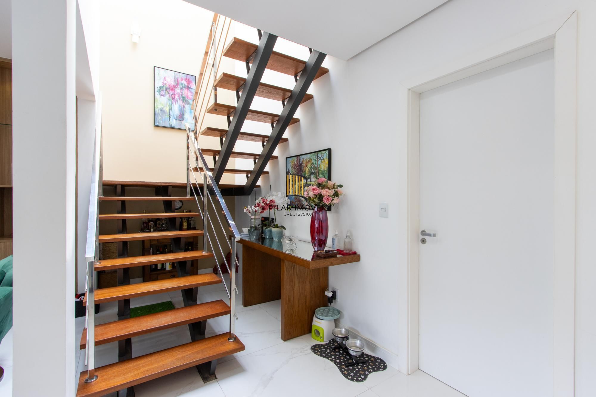 Excelente casa de alvenaria, 4 dormitórios, 2 suítes e 2 vagas de garagem.