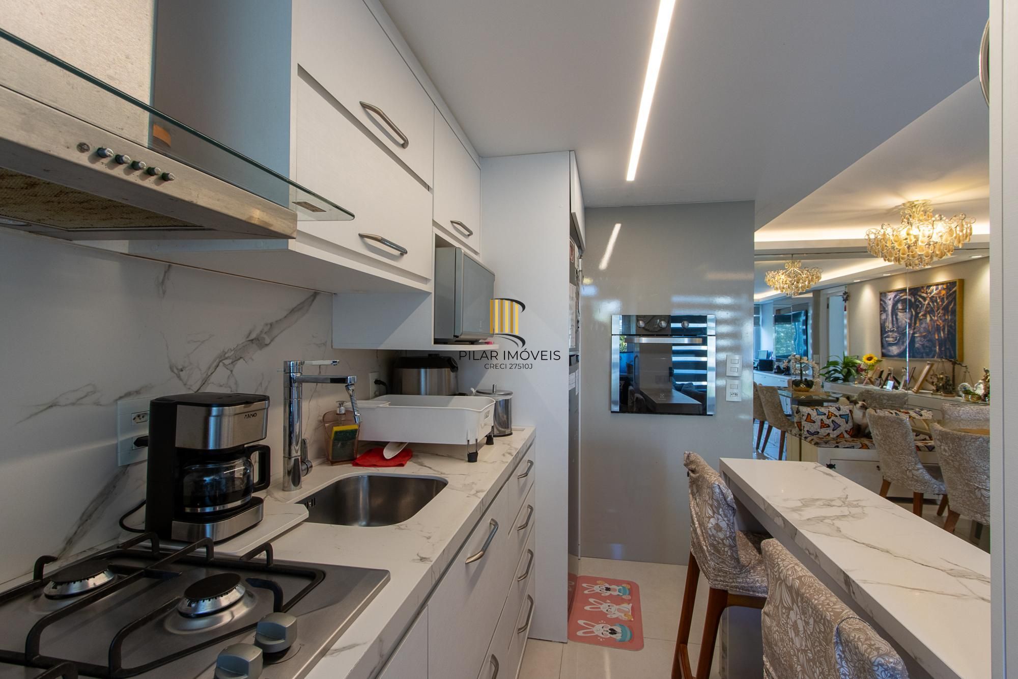 Apartamento com 2 dormitórios no bairro Cavalhada